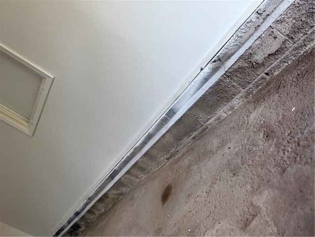 Building Photo - 1656 Jefferson Rd