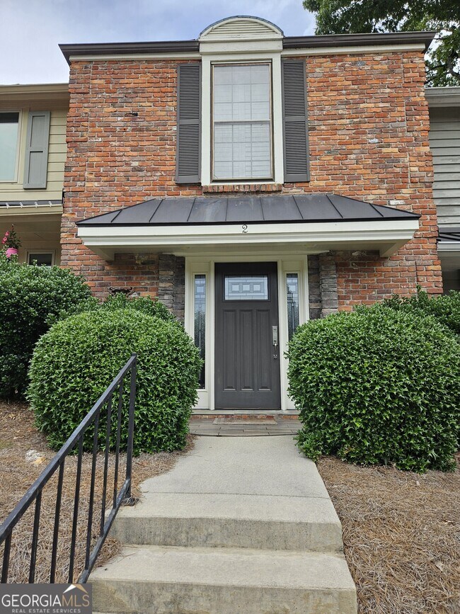 Building Photo - 1085 Holly Dr