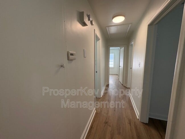 Building Photo - 703 Briarcliff Rd