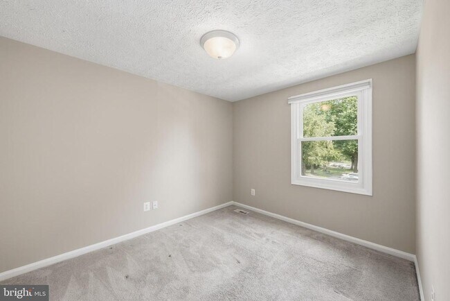Building Photo - 14126 RED RIVER Dr