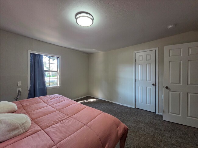 Building Photo - 10209 Palestine St