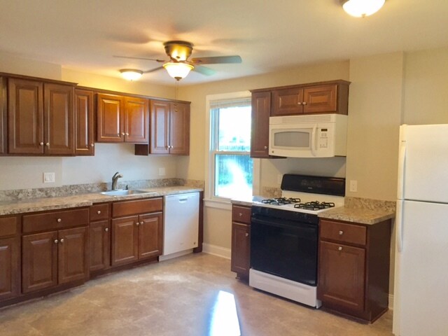 Building Photo - 28 Greenlawn Dr