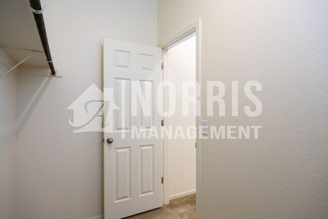 Building Photo - 519 E Rio Pl