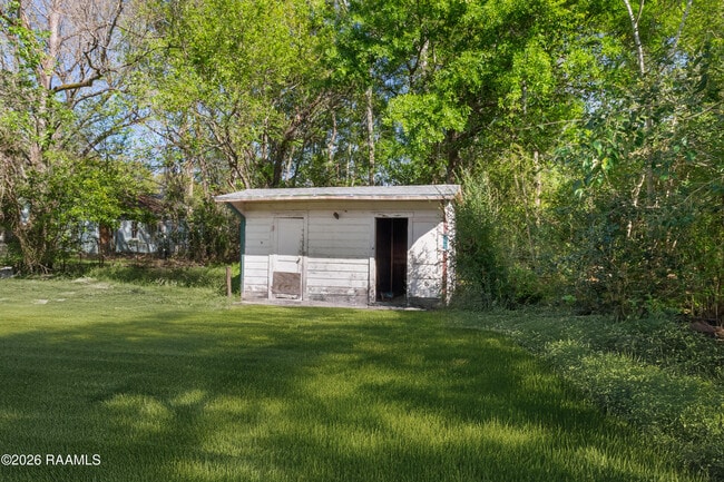 Building Photo - 213 NE Railroad Ave