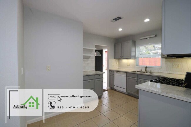 Building Photo - 1366 Magnolia Ave