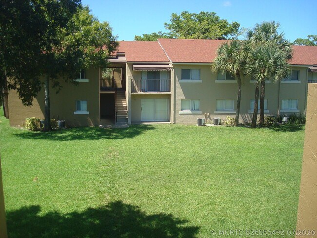 Building Photo - 1141 Lake Victoria Dr
