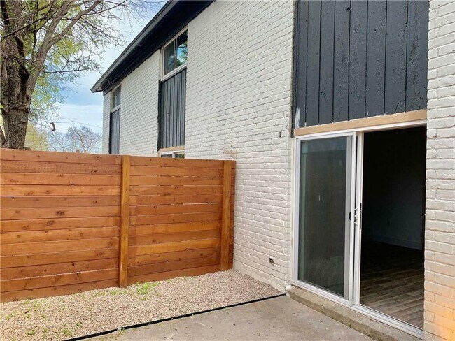Building Photo - 1913 Hearthstone Dr