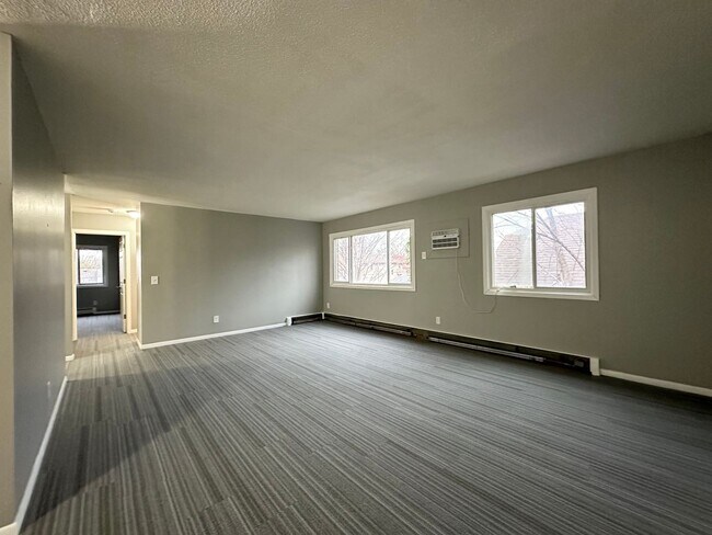 Building Photo - 1315 N Dowling Ave
