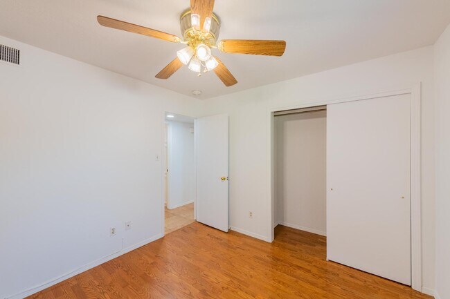 Building Photo - 7113 Welton Dr NE