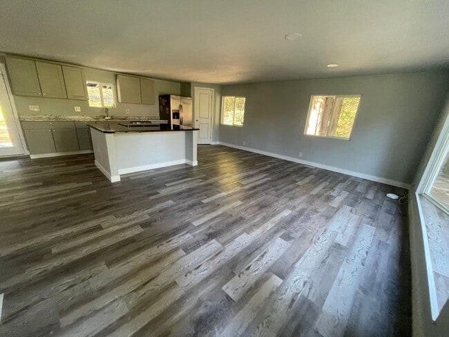 Building Photo - Spacious 3-Bed + Flex Room on Private Fenced 2 Acres, Huge Shop