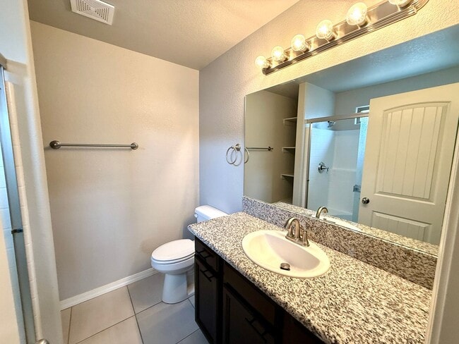 Building Photo - Stylish 3BR Home in Cerbat Vistas | Split Floor Plan, Covered Patio & 2-Car Garage!