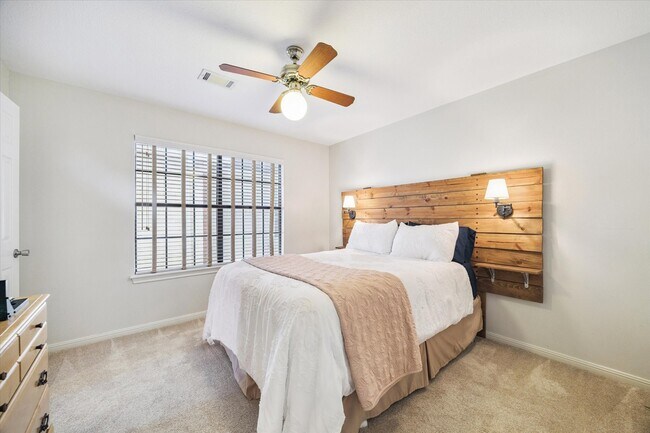 Building Photo - 1118 Sherfield Ridge Dr