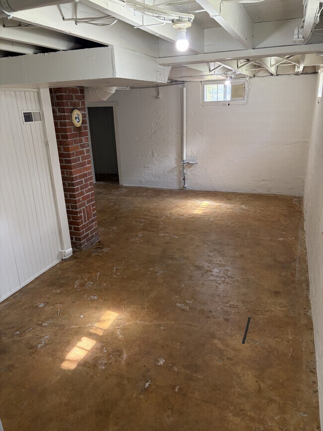 Building Photo - 1303 N 7th St