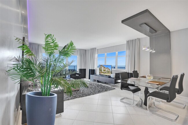 Building Photo - 1150 Hillsboro Mile