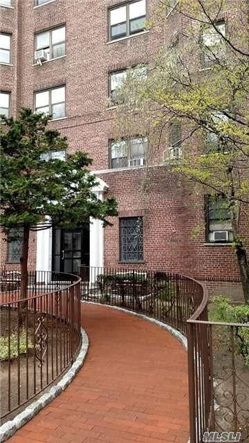 Primary Photo - 6141 Saunders St