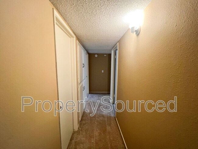 Building Photo - 320 E Granada Way