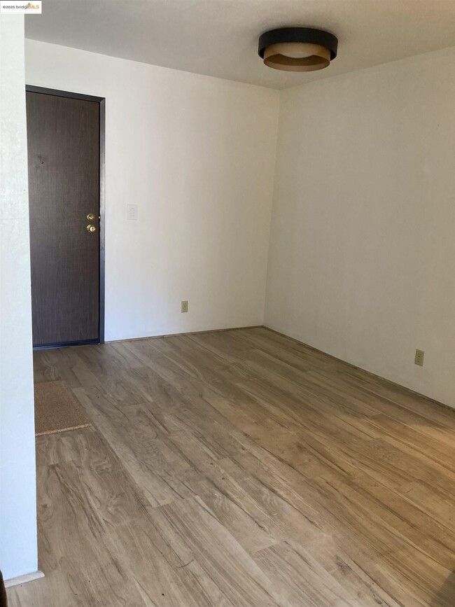Building Photo - 288 Whitmore St