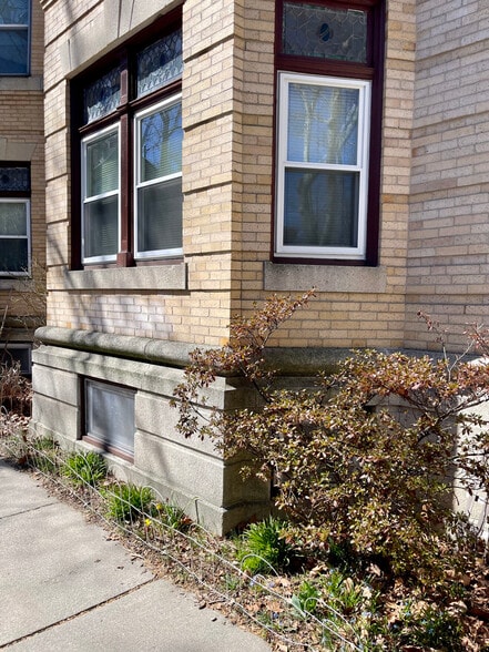 Building Photo - 25 Parkman St