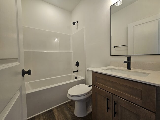 Building Photo - 201 Dale Dr