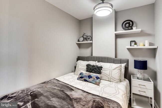 Building Photo - 1021 Arlington Blvd