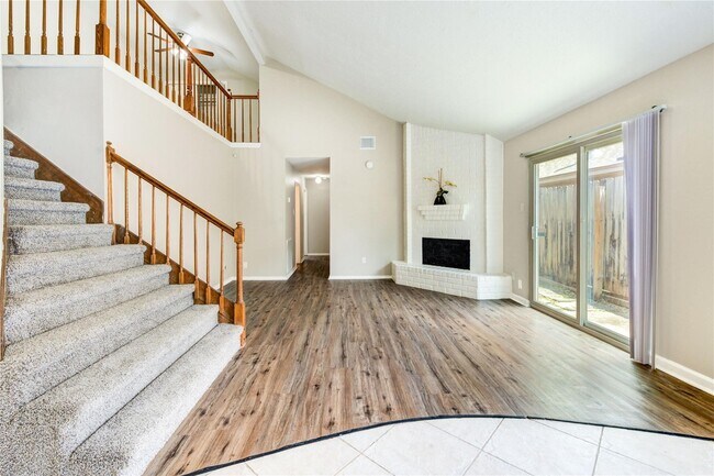 Building Photo - 5255 Beaverbrook Dr