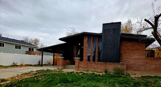 Primary Photo - 1968 E 5850 S