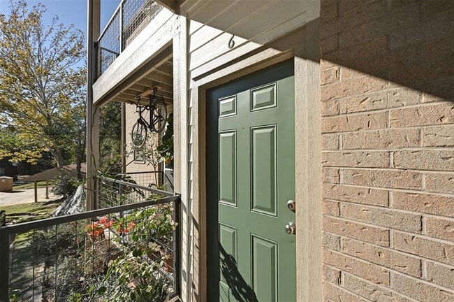 Building Photo - 6600 Valleyside Rd