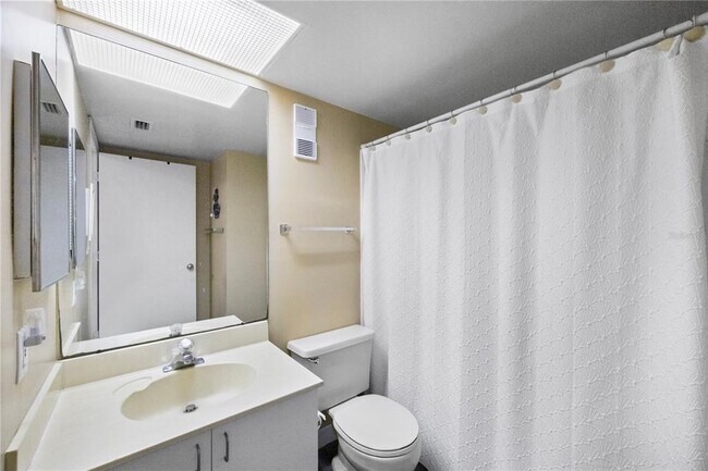 Building Photo - 1515 Pinellas Bayway S
