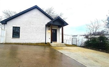 Building Photo - 3817 Yellowstone Pl