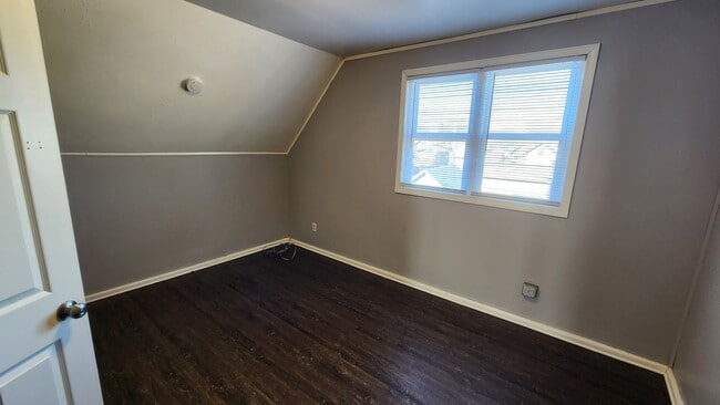 Building Photo - swingmiss