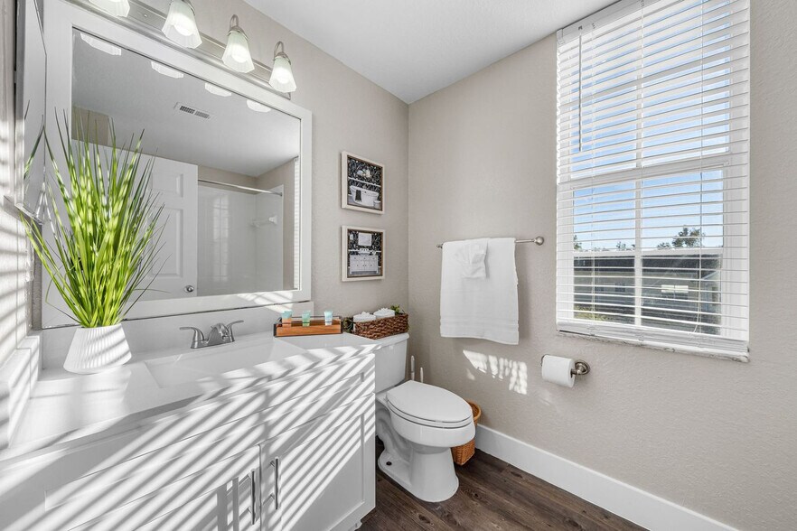 Building Photo - 9874 Montague St