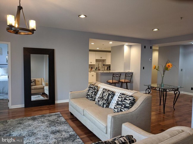 Building Photo - 10 E Lee St