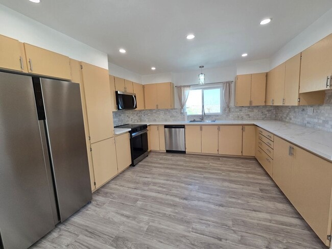 Building Photo - Stylish Desert Retreat in Flamingo Heights