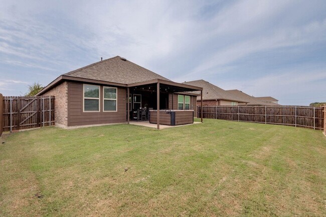 Building Photo - 1009 Branding Iron Ln