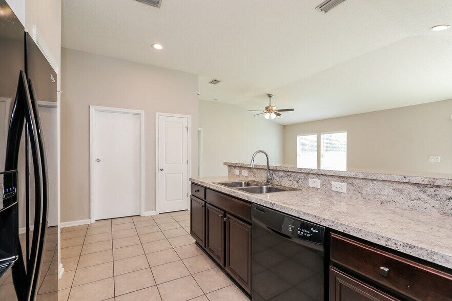 Building Photo - 6582 Winding Greens Dr