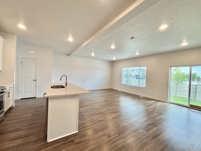 Building Photo - 1508 W Sparta Way