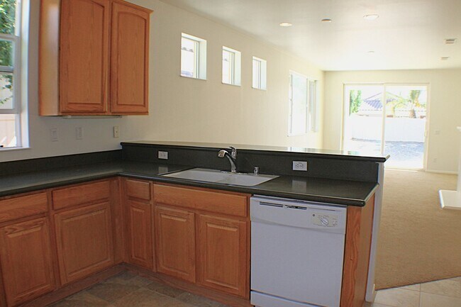 Building Photo - Resort Style Living In Lovely Solera Oaks