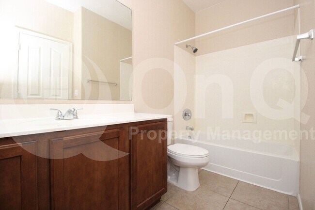 Building Photo - 240 W Juniper Ave