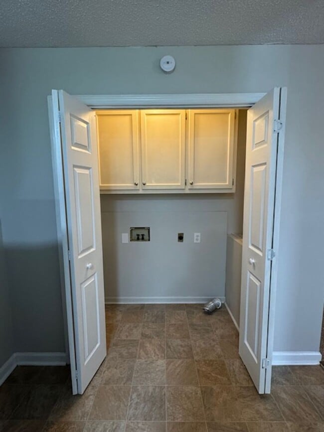 Building Photo - Downtown Greer area - This duplex is such ...