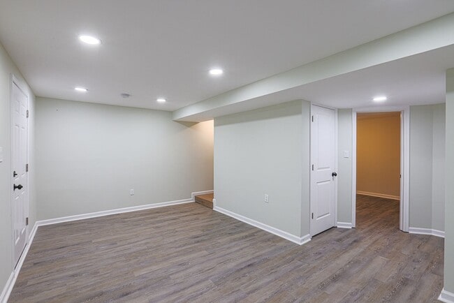 Building Photo - 758 Custis St