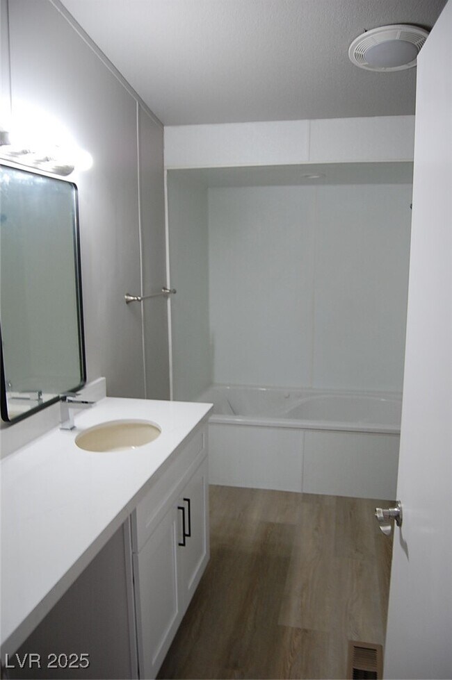 Building Photo - 1591 Avellaneda St