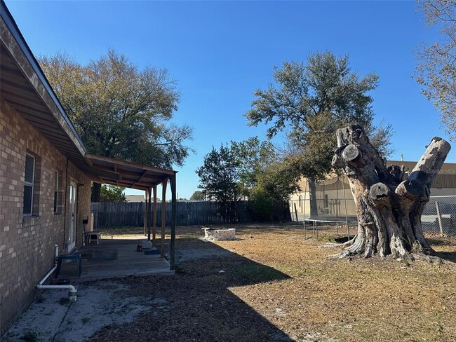 Building Photo - 485 W Assembly St