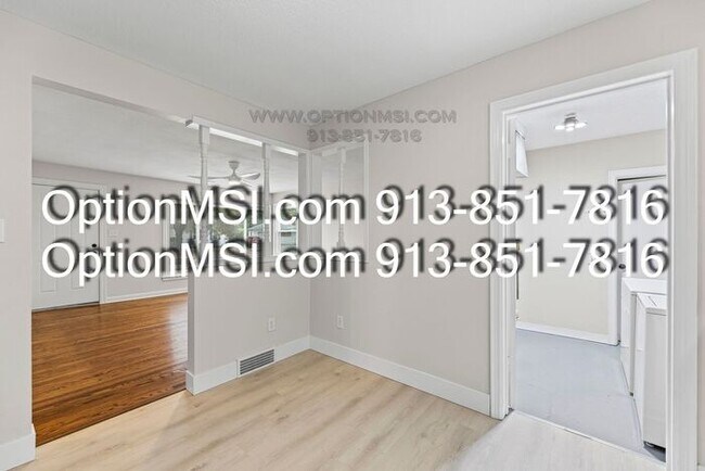 Building Photo - Near downtown Overland Park!