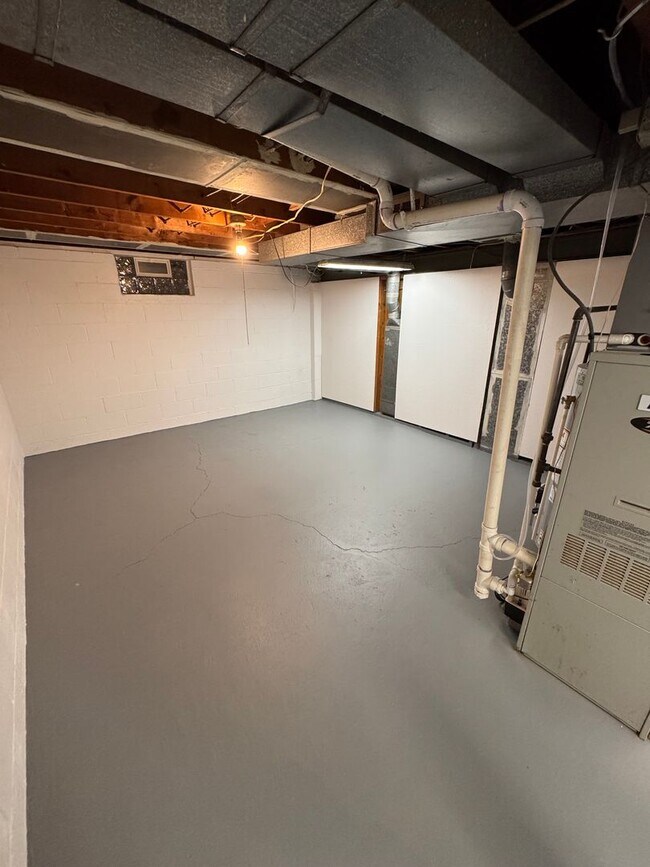 Building Photo - 1079 North Ave