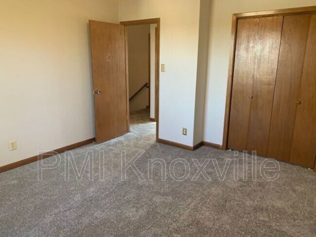 Building Photo - 1452 Buxton Dr