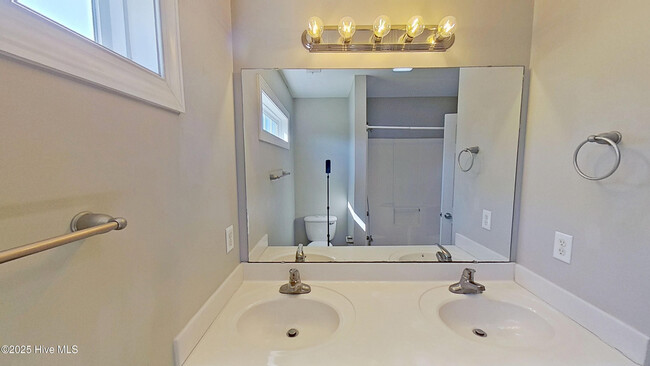 Building Photo - 209 Oak Ridge Ln