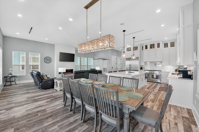 Building Photo - 3815 Seabreeze Ln