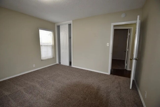 Building Photo - 10831 Rosecrans Ave