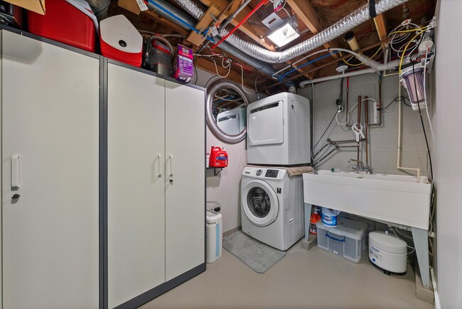 Building Photo - N20W5343 Pierce Ct