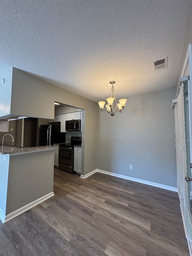 Building Photo - Beautiful Upgraded Condo located in Queens...
